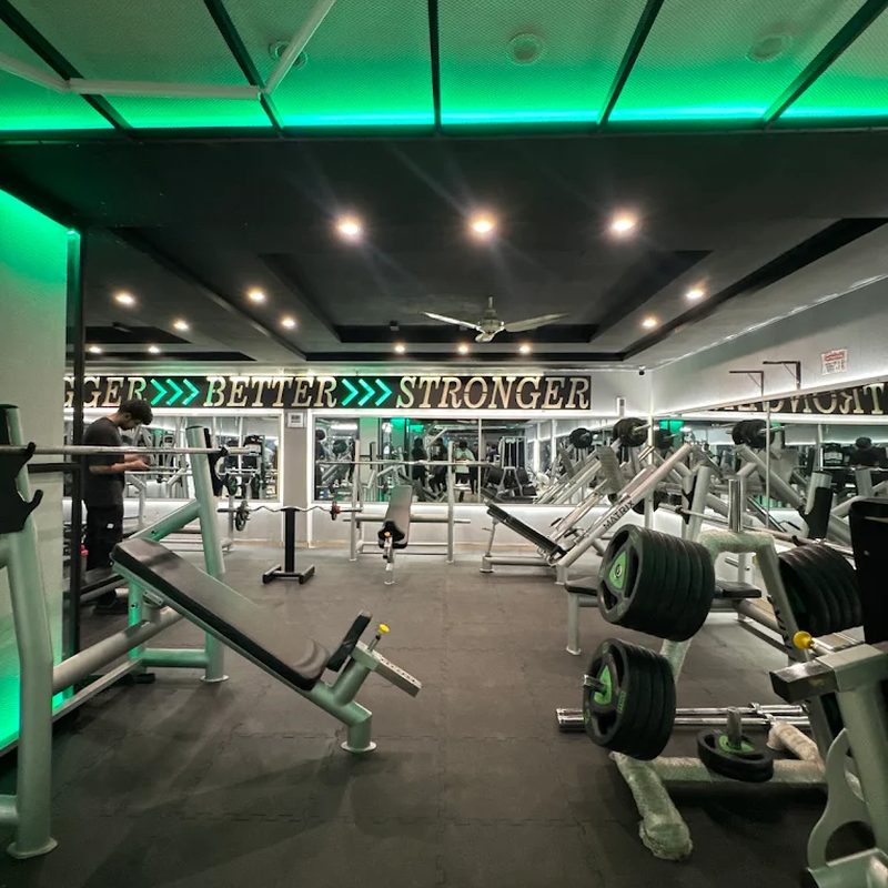 Training floor and mirrored wall