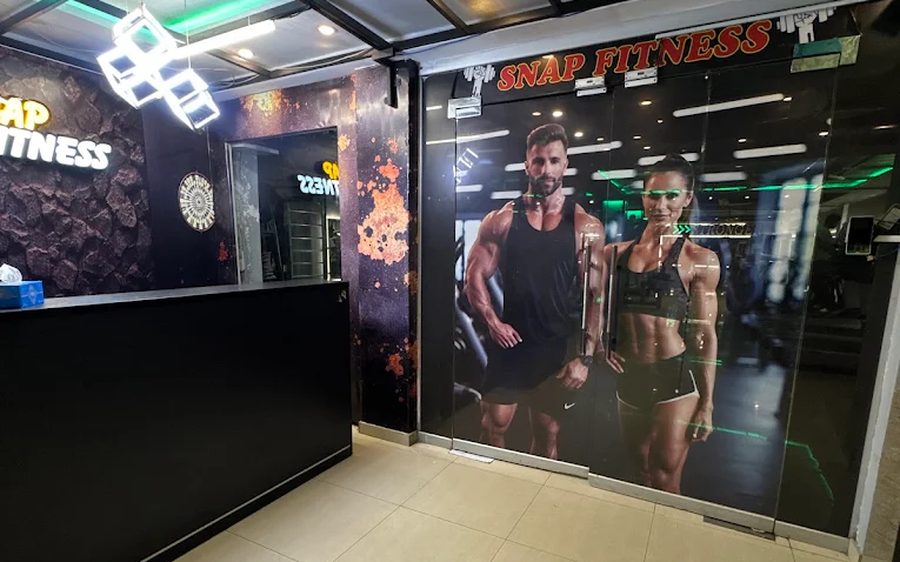 Snap Fitness Johar Town reception and entrance